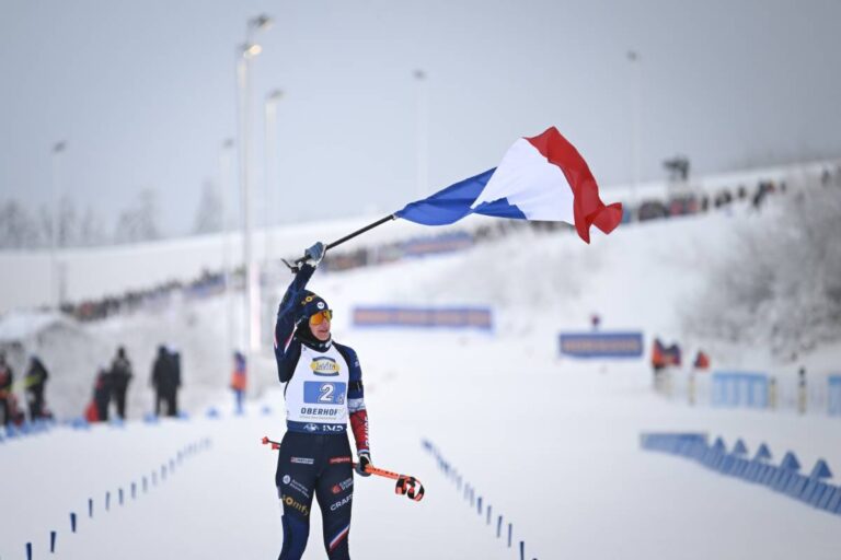 Štafetový závod žen byl od začátku suverénním představením Francouzek. V boji o další příčky se prosazovaly i nefavorizované týmy.