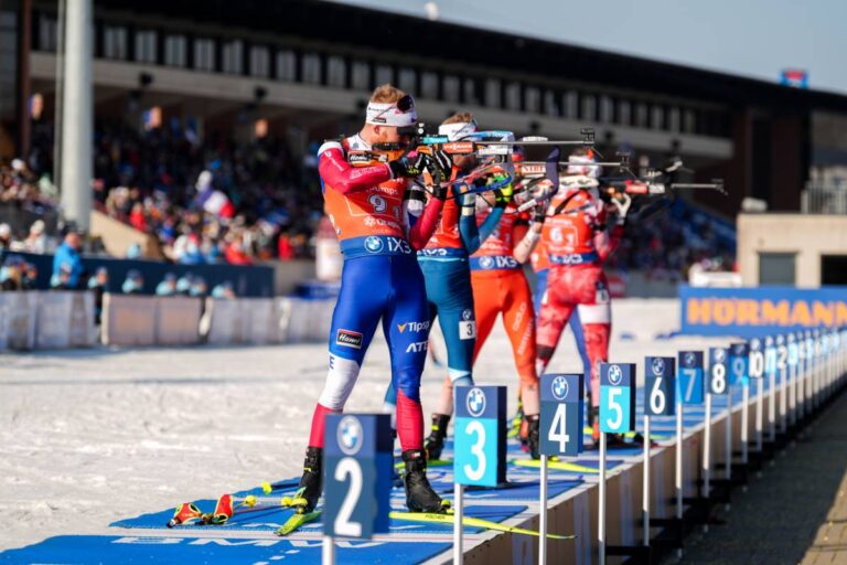 Štafetové závody plné zvratů. Češi jeli v obou závodech na medailových pozicích.