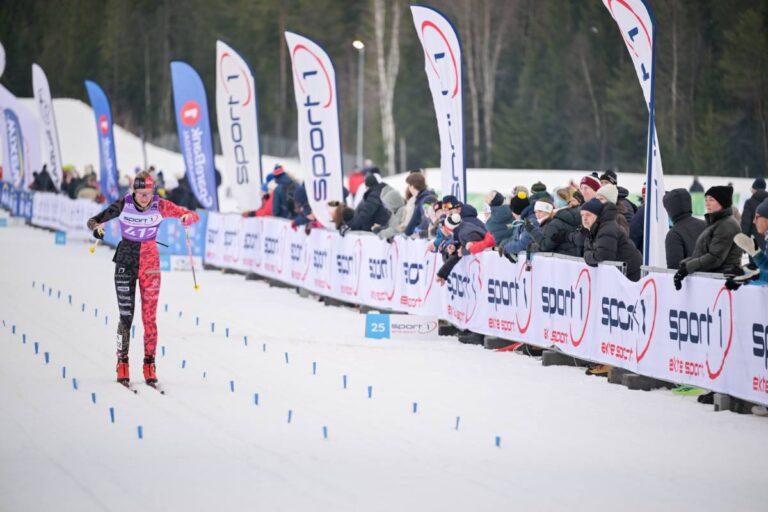 Birkebeinerrennet: sólo jízda a jasné vítězství pro Syrstada, Schützová zajela solidně