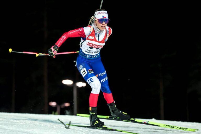 Biatlonový program na sobotu: hromadný start žen a štafety mužů